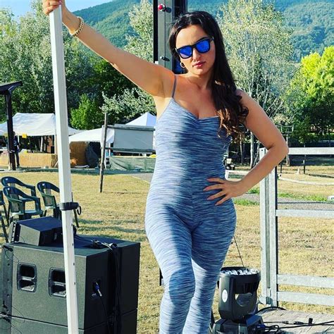 Arisa nuovo scatto hot sui social sfoggia nuda tutta la sua morbida felicità Giornale di