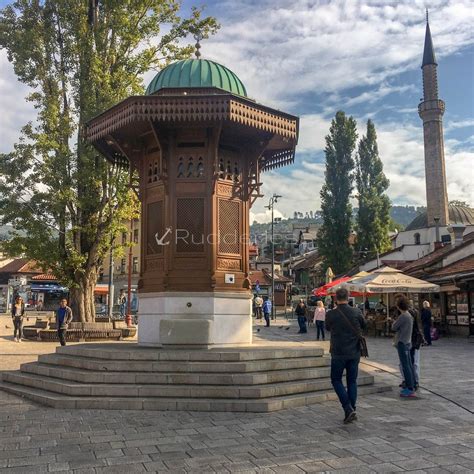 Explore the Beautiful Sebilj Fountain in Sarajevo