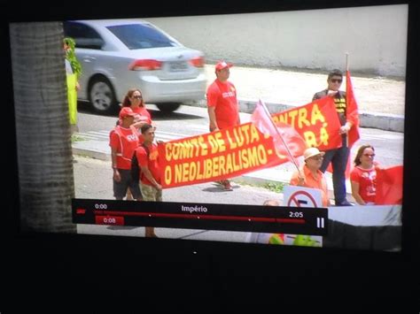 Manifesta Es Pela Democracia No Dia De Mar O De Jornal Inverta