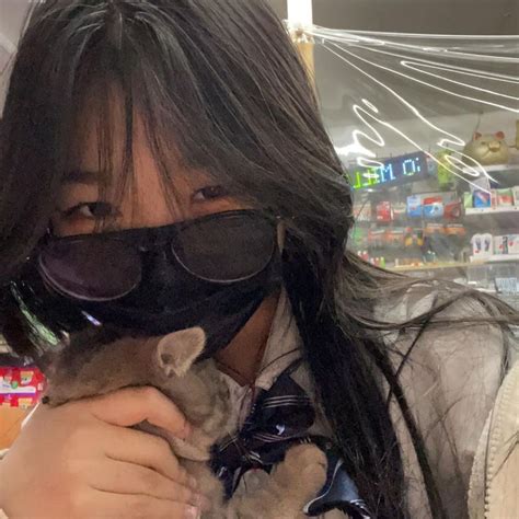 Pin By On Women That Make Me Feel Gay Asf Cute Selfie Ideas Selfie Poses Selfie