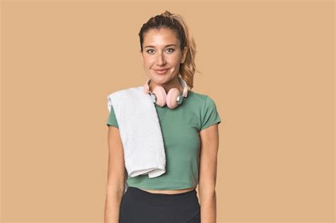 Premium Photo Active Blonde Athlete Posing In Studio