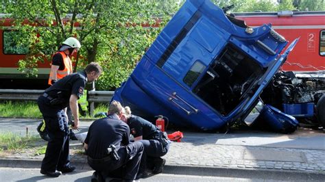 Schwerer Unfall Am Bahn Bergang