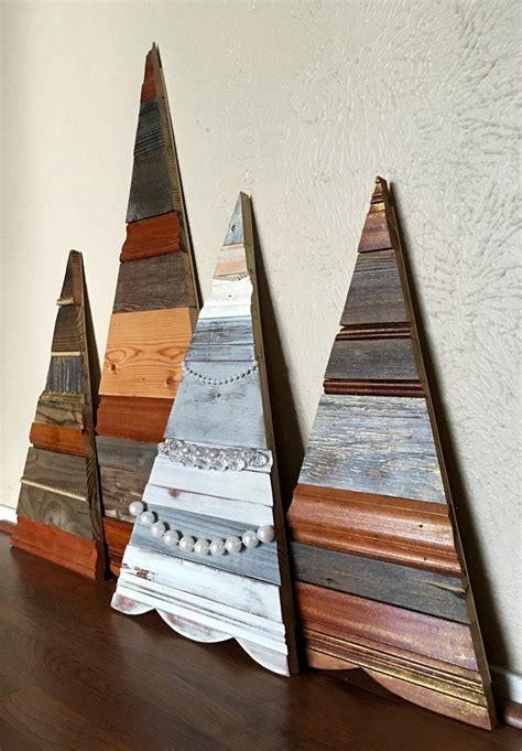 9 DIY Reclaimed Wood Christmas Décor Projects