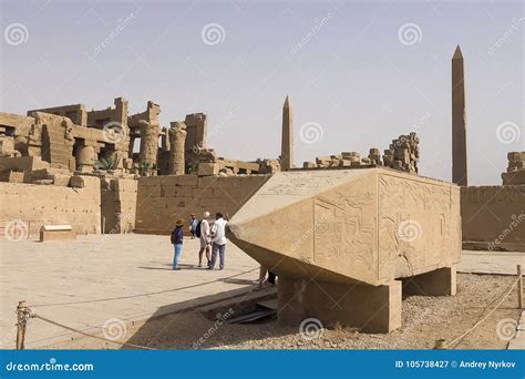 Edificios Y Columnas De Megalitos Egipcios Antiguos Ruinas Antiguas De