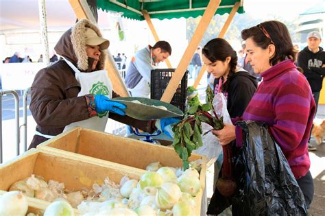 M S De Personas Participan En Mercado De Trueque