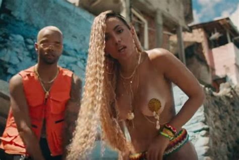 Anitta mostra corpaço e muito mais em clipe Bola Rebola Diversão