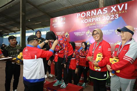 Pornas Korpri Tenis Lapangan Putri Jateng Raih Medali Emas