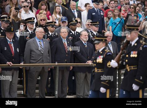 Medal of Honor recipients place a wreath at the Tomb of the Unknown ...