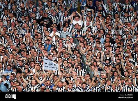 NEWCASTLE UNITED FANS FA CUP FINAL WEMBLEY 22 May 1999 Stock Photo - Alamy