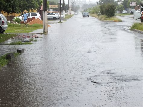 Chuva Intensa Causa Pontos De Alagamento Na Cidade Chuva Intensa