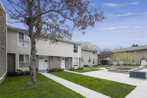 Creekside Townhomes | FAX Real Estate