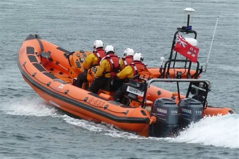 Rnli Rescues Two Sailors After 36ft Yacht Gets Into Difficulty On