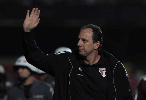 Rogério Ceni tem contrato renovado o São Paulo