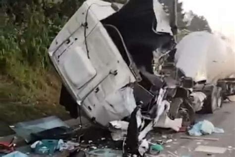 Caminhoneiro Adormece Ao Volante E Causa Grave Acidente Na Br Em