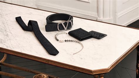 Valentino Sunglasses for Men: Designer Eyewear | Valentino US