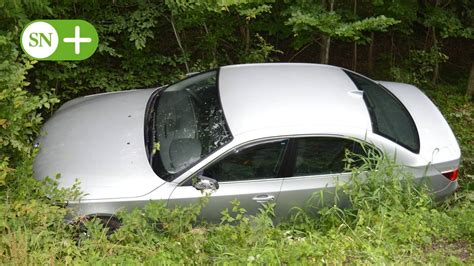 Unfall In B Ckeburg J Hriger Kommt Bei Schlo Baum Mit Promille