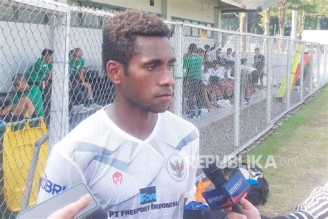 Kapten Timnas Indonesia U 17 Iqbal Gwijangge Akui Ambil Banyak