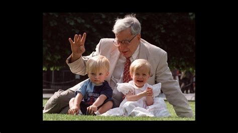 Morto Nobel Robert Edwards Pioniere Della Fecondazione In Vitro Lapresse