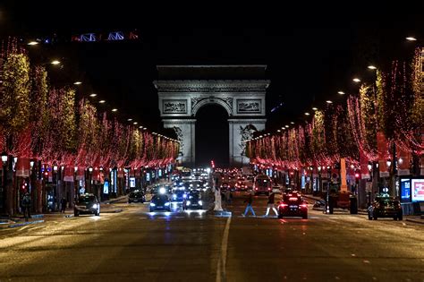 Noël 2022 les illuminations sur les Champs Élysées s adaptent à la