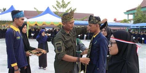 Penyematan Almamater Dan Selempang Tandai Penutupan PBAK STAIN