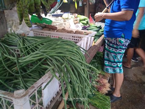 Jelang Nataru Sejumlah Kebutuhan Pokok Mengalami Kenaikan