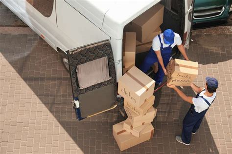 10 Reasons To Hire A Professional Moving Company