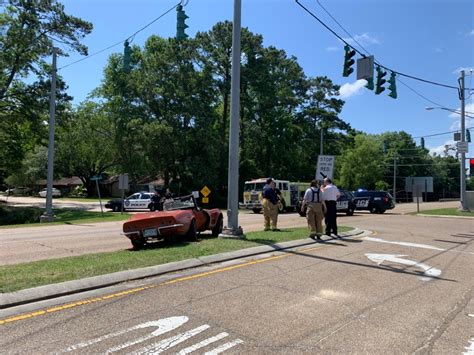 Driver Of Classic Car Dies Following Crash In Mandeville Wgno