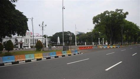 Istana Kepresidenan Dilempari Batu Dan Petasan Oleh Otd Tribunsumsel