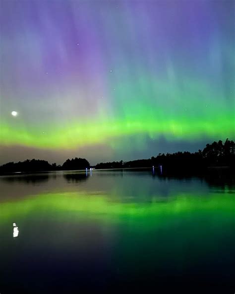 Canadian cottagers capture incredible photos of northern lights ...