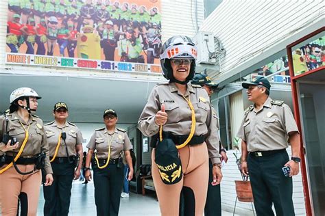 Hito En La Pnp Por Primera Vez Una Mujer Asume Jefatura De Divisi N