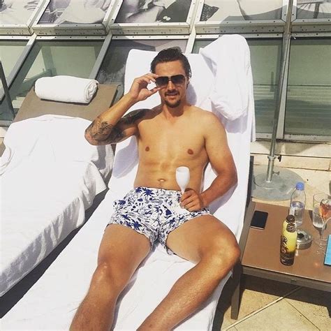 Hunks Of Hockey On Instagram Shirtlesssunday Erik Karlsson Ottawa