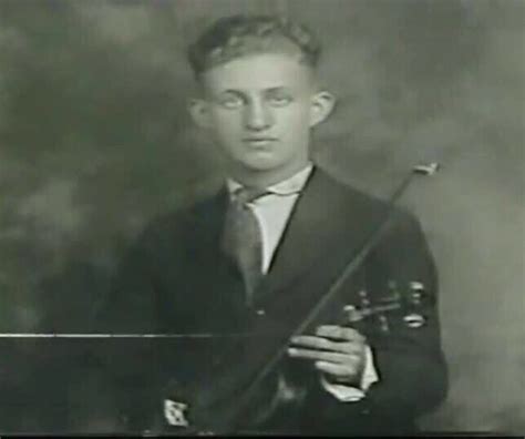 Young Larry Fine With His Violin : r/threestooges