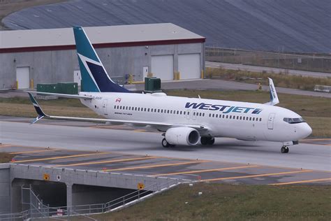 C Fkrf Westjet Boeing Yyc Taxiing Over The Romeo Flickr