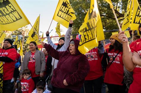 Restaurant Groups Push To Overturn California Fast Food Wage Law Wsj