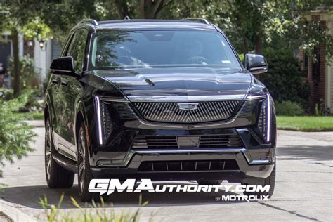 Cadillac Escalade IQL Spotted Completely Undisguised Photos