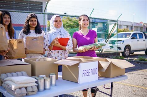 Team Of Food Bank Volunteers Stock Photo Download Image Now 20 24