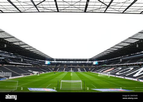 Mk Dons Stadium Banque De Photographies Et Dimages à Haute Résolution