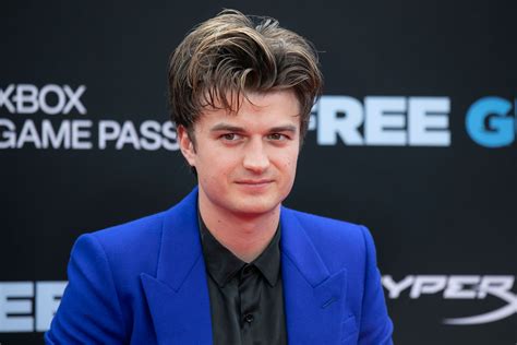 Joe Keery El Actor Que Le Da Vida A Steve En “stranger Things” Se Une A Otra Exitosa Serie