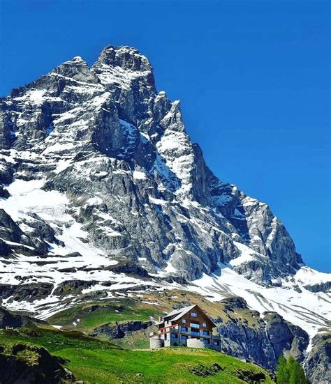 Luxurious Ski Chalet in the Italian Alps — Francis York