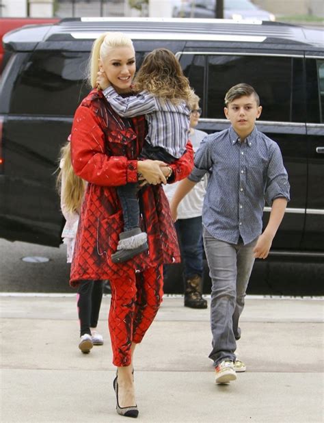 Gwen Stefani Heads to Sunday Service | Celeb Baby Laundry