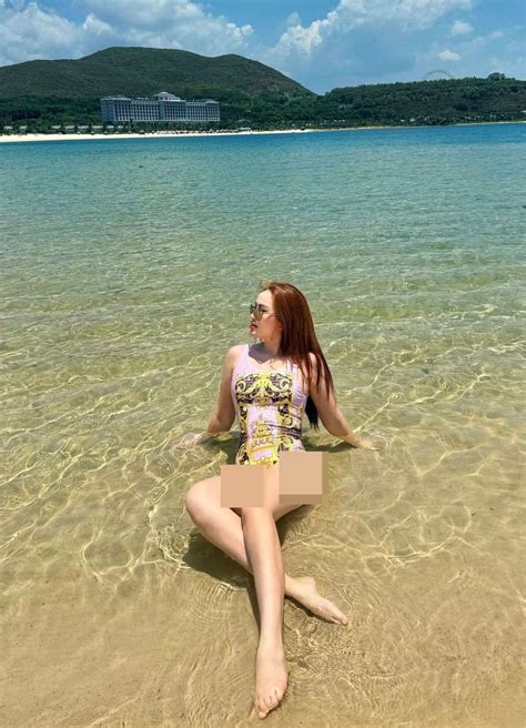 Hai công chúa Bảo Thy Khổng Tú Quỳnh diện bikini khoe dáng quyến rũ