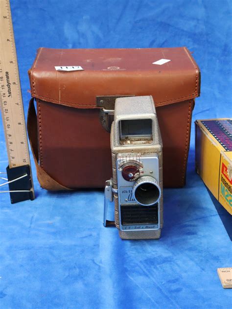 Lot 5 MOVIE CAMERAS KODAK INSTAMATIC M22 BELL HOWELL 624EE