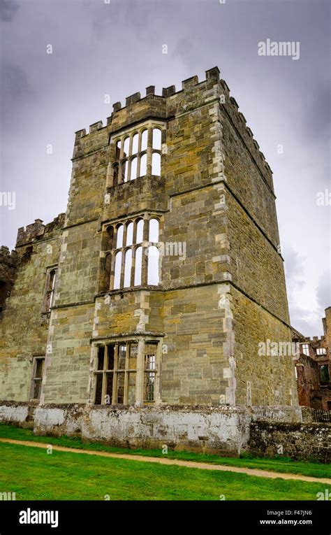 16th century house england hi-res stock photography and images - Alamy