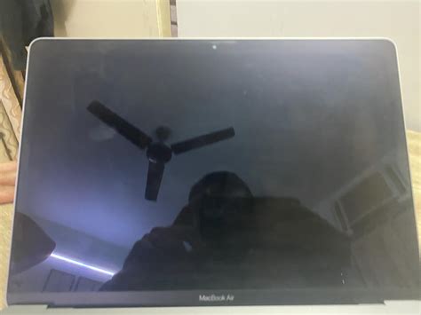 Help ! I have been cleaning the screen of my new MacBook Air M1 for