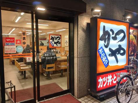 食レポ かつやの豚汁定食とメンチカツ定食 今日のごはんは何にしようかな