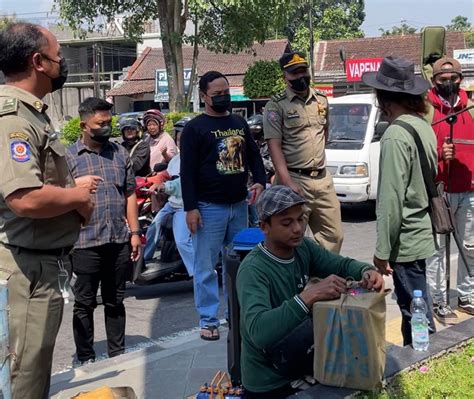 Satpol Pp Sleman Tertibkan Para Pengamen Jalanan Bernas Id