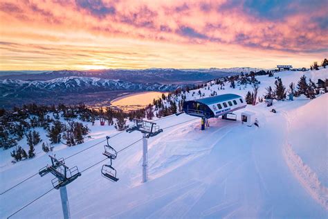 7 Best Lake Tahoe Ski Resorts for a Winter Getaway