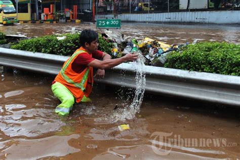 Tol JORR TB Simatupang Banjir Foto 23 1875458 TribunNews