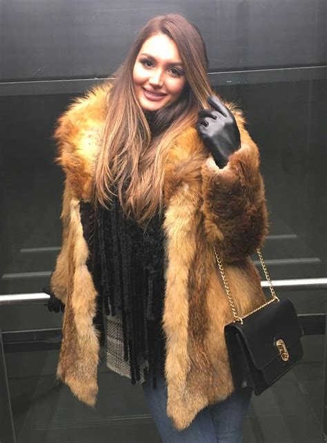 Pin By Emanuele Perotti On Leather Gloves Fur Coats Women Fur Gloves Fur Coat