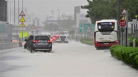 Heavy Rains Lash Uae Surrounding Nations Oman Flooding Death Toll